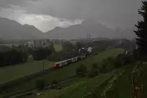 Nicht immer scheint die Sonne. F�r alle Sch�nwetterfuzzis mag das die tragische Seite unseres Hobbys sein. Aber auch Schlechtwetterstimmungen haben ihre Reize.
So auch am 19.05.13 als ein �BB 4020 als Regionalzug von Selzthal nach Amstetten durchs Ges�use f�hrt.
