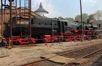 Bahnbetriebswerkstimmung pur, die 52 8131-6 der WFL auf der Ausschlackgrube, Besandungsanlage, Wasserturm und ... .
So gesehen beim 10. Berliner Eisenbahnfest im Bw Berlin Sch�neweide am 31.08.2013.