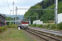 754 005-7 mit Eilzug Zr 1849 „Bori�ov“ �ilina/Sillein – Zvolen os. st./Altsohl Persbf. (Kurswagen �ilina – Zvolen – Bratislava) lauft durch den Bahnhof Radvaň (Stadtteil von Bansk� Bystrica); 30.08.2013 