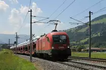 1116 107 mit einem G�terzug in die Richtung Kitzb�hel bei Brixen im Thale am 22-7-2013.