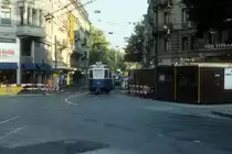 Z�rich VBZ Tram 10 (Be 4/4 1420) L�wenplatz am 20. Juli 1990.