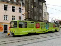Stra�enbahngarnitur-7945 rattert als Werbetr�ger f�r eine Bank durch die Slovakische Hauptstadt Bratislava;130828