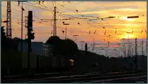 Abendstimmung am Aachener Westbahnhof.Die untergegangene Sonne f�rbt den Himmel in warme Farbt�ne. Bildlich festgehalten im Juli 2013.