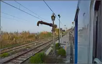 <U>Bella Calabria.</U>

Ein Relikt vergangener Tage erwartet den Reisenden am Bahnsteigende in Nicotera. Im August 2013.