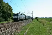 ES 64 F4-290 mit einem KLV-Zug aus der Schweiz am Nachmittag des 04.08.13 s�dlich des Hp's Buggingen.