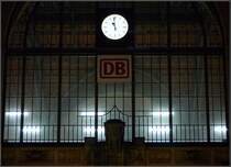 Ein Sommerabend am Hamburger Bahnhof  Dammtor : das nord�stliche Eingangsportal. 6.9.2013 