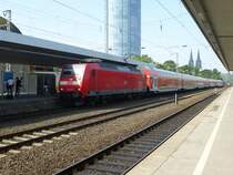 146 020 f�hrt hier in K�ln Messe/Deutz ein.
22.08.2013.