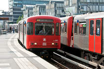 U3 bei der Einfahrt in die Station Hamburg-Baumwall - 13.07.2013