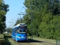 Aus Wien erhielt Krakau im Jahre 2008 25 Fahrzeuge des Typs E6+C6. Nach einem Umbau - u.a. erhielten die Fahrzeuge einen Niederflur-Mittelteil - k�nnte man die Fahrzeuge fast f�r Neubauten halten. Bei Krowodrza G�rka, 7.9.2013