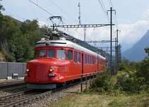 100 Jahre BLS: Auch der SBB RAe 4/8 1021 (1939) war an diesem besondern BLS-Tag auf der L�tschberg-S�drampe zu sehen. Das rein zuf�llig entstandene Bild ist am 7. September 2013 bei Ausserberg entstanden.
Foto: Walter Ruetsch 