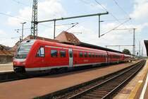 Hier 612 533-0 als RE1 (RE3679) von G�ttingen nach Zwickau(Sachs)Hbf. mit 612 031-5 als RE1 (RE3659) von G�ttingen nach Glauchau(Sachs), bei der Ausfahrt am 14.7.2013 aus Weimar. 