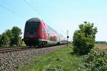 50 80 86-35 065-1 als Schlusslicht eines RE's nach Basel Bad. Bf am Nachmittag des 04.08.13 bei H�gelheim.