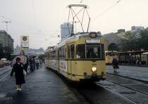 Wuppertal SL 611 (D�WAG-GT8 3830) Elberfeld Bf im Mai 1987.