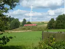 Ein unbekannt gebliebener VT der BR 612 f�hrt hier am Mittwoch, den 4.September 2013 auf der KBS 855 als RE Hof-N�rnberg bei Fattigau.