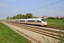 ICE auf der Strecke von Augsburg nach M�nchen bei Hattenhofen am 31.08.2013