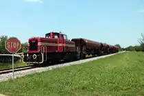 Güterzugverkehr im Achertal. V70.01 zieht Schotterwagen nach Ottenhöfen am 19.07.2013.