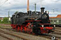 97 501 die Frisch aufgearbeite Zahnrad-Dampflok des Reutlinger Vereins Freunde der Zahnradbahn Honau-Lichtenstein ZHL wartet darauf ihren Sonderzug bespannen zu d�rfen.Die Lok ist an diesem WE und am 15.9.2013 zu Gast auf der Schw�bischen Waldbahn und zieht den Sonderzug nach Welzheim.Schorndorf am 8.9.2013