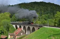 Ca.20 Fotofreunde erwarteten die Zahnradlok 97 501 des Reutlinger Vereins(Freunde der Zahnradbahn Honau-Lichtenstein ZHL) auf diesem sch�nen Viadukt bei dem kleinen �rtchen Klaffenbach.Das Bild entstand am 8.9.2013.Es hat 26 Jahre gedauert bis die Lok Betriebsf�hig aufgearbeitet war,und wie man sieht das warten hat sich gelohnt,wenn man solche Bilder von ihr bekommt.......
