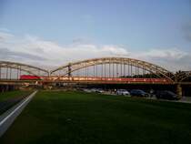 143 xxx-x mit N-Wagen am 06.09.13 auf der Deutscherrnbr�cke in Frankfurt am Main