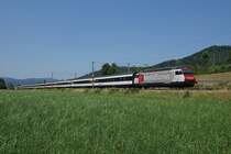 Re 460 031-8 zieht am 21.07.2013 den IC 573 von Itingen Richtung Sissach.