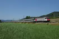 Re 460 031-8 zieht am 21.07.2013 den IC 573 von Itingen Richtung Sissach.