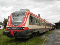76-1411-8 verl�sst am 28.08.2013 um 10:04 Uhr den Bahnhof Sibiu vom Gleis 1. Die Baureihe  76  sind umgebaute  614  der DB und gelangten �ber einen Zwischenh�ndler nach Rum�nien, wo ich sie, eingesetzt von der CFR in Sibiu umd Oradea gesehen habe. Die Inneneinrichtung unterscheidet sich nur durch andere Sitzbez�ge von Baureihe 614 und auch die Motoren sind, zumindest dem Klang nach zu urteilen, noch die Originalen. 