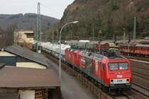 MEG 802 (156 002) zog am 24.3.13 die MEG 601 (143 179) und den versp�teten Zementzug von Oberhausen West nach N�rnberg durch Linz am Rhein.