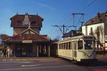 Tw 9027 der  kusttram  verlässt den Bahnhof De Haan (Frühjahr 1979)