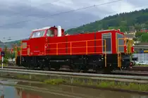 Samstag den 7.9.2013, Mosbach/Baden. Was du hier siehst, ist die fabrikneue Werkslok mit der Nummer 92 81 2970 006-0 A-VASD
Eigengewicht: 82t
Vmax. 28 Km/h
LüP: 12.400 mm
Hersteller Gmeinder Lokomotivfabrik Mosbach 
Typ 075 BB  Nr. 5768  Bauj. 2013
Hier ist sie vor der Raiffeisenzentrale in Mosbach abgestellt.
In gut einer Stunde wird die Lok von einer 139 der Firma Railadventure abgeholt.
Bereitgestellt wurde sie mit der HGK DH 751 die sie aus dem Werksgelände heraus geschoben hatte.
