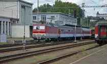 363 145-4 abf�hrt mit Fernzug R 834 „Urp�n“ Zvolen os. st./Altsohl Persbf. (15:02) – Levice – �urany – Bratislava hl. st. (17:57) (Kurswagen �ilina – Zvolen – Bratislava). N�chster Halt: �iar nad Hronom; 01.09.2013