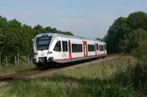 VT 352 (95 84 5 032 012-1 NL-VTN) der Veolia Transport NL auf der Strecke Nijmegen - Roermond bei Tegelen (Venlo) am 24.9.11.