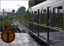 Und Tsch��! Museumszug der Hamburger S-Bahn bei der Ausfahrt aus der Station  Rothenburgsort . 8.9.2013