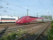 Ein Thayls nach Paris f�hrt hier am 22.08.2013 zwischen dem K�lner Hbf und der Hohenzollernbr�cke.