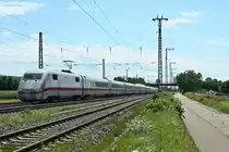 401 581-4 war am Nachmittag des 04.08.13 als ICE 276 von Interlaken Ost nach Berlin Ostbahnhof unterwegs. Hier ist der Zug in M�llheim (Baden) aufgenommen worden.