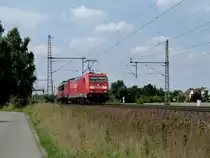 185 282 wurde am 22.8.13 mit einer 155 im Schlepp in Dedensen-G�mmer, Richtung Seelze festgehalten.