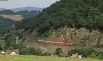 RB 26932 (Neustadt(Schwarzw)-Freiburg(Breisgau) Hbf) mit Schublok 143 972-8 bei Falkensteig 27.7.13