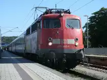 110 469 mit dem EC 378 Binz-Brno,am 07.September 2013,vor der Abfahrt in Bergen/R�gen.