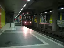 Am 5.6.07 konnten TW 5103 unterwegs mit einem weiteren Wagen vom gleichen Typ unterwegs als Linie 4 Richtung Schlebusch in der Haltestelle  Hans-B�ckler-Platz / Bf. West  abgelichtet werden.