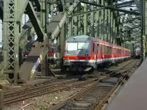 628 496 f�hrt hier am 22.08.2013 als RB38 nach K�ln Messe/Deutz auf der Hohenzollernbr�cke in K�ln.