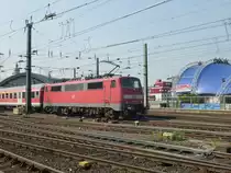 111 160-8 f�hrt hier mit einem Regionalzug in den K�lner Hbf ein.
22.08.2013.
