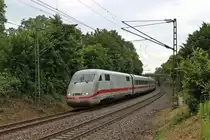 Durchfahrt von 401 560-8  M�lheim an der Ruhr  am 25.06.2013 in der S�dkurve von Schallstadt gen Freiburg.