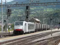 RailPool - 186 104-6 mit G�terzug bei der ausfahrt aus dem Bahnhof Brig am 02.09.2013