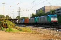 Zwei Cobra 2811 und 2823 kommen aus Richtung Montzen/Belgien mit einem langen Containerzug aus Antwerpen-Oorderen(B) nach Gallarate(I) und fahren in Aachen-West ein am einem sch�nem Sommerabend am 27.8.2013.