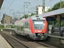 Ein VIAS nach Wiebelsbach steht hier am 23.08.2013 im Bahnhof Frankfurt/Main S�d.