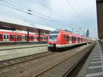 423 384-7 steht hier am 23.08.2013 im Bahnhof Frankfurt/Main S�d.