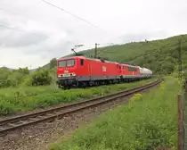 143 864 (MEG 606) und 155 195 (MEG 704) mit Zementzug in Fahrtrichtung S�den. Aufgenommen am 23.05.2013 in Wernfeld.