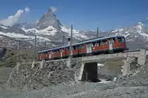 Bhe 4/8 3044 f�hrt am 27.07.2013 vom Gornergrat talw�rts Richtung Zermatt.