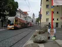 Am 20.8.13 konnten TW 4069 unterwegs mit einem weiteren Fahrzeug  als Linie 9 Richtung S�lz an der Haltestelle Mauritiuskirche fotografiert werden. Im Hintergrund ist der Kirchturm von St. Aposteln.