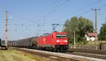 Mit einem gemischten G�terzug in Richtung Linz durchf�hrt die 185 277-1 am 5. September 2013 den �BB-Bahnhof Sch�rding.