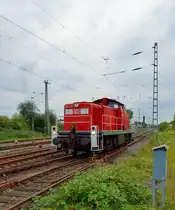 294 725-7 f�hrt nach einer Wartezeit von gut einer Stunde wieder aus Gleis 5 in den Streckenabschnitt nach Neuss ein. 13.9.2013
